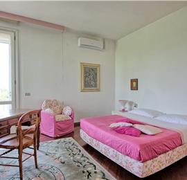 3 bedroom villa with pool and tennis court near Florence, sleeps 6